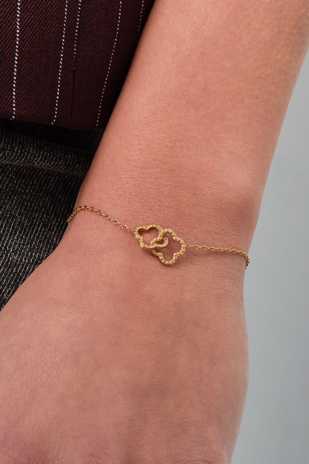 Linked luck armband